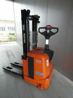 Pallet Stackers 2005  BT 7SLL  12,5 (2) 