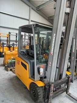 Chariots électriques à 3 roues 2020 Jungheinrich EFG 220 (1)