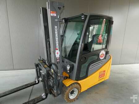 Chariots électriques à 3 roues 2016  Jungheinrich EFG 220 (1)