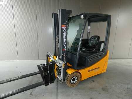 Chariots électriques à 3 roues 2015  Jungheinrich EFG 216 K 440 DZ (1)