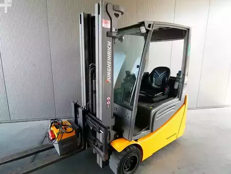 Elektromos 3 kerekű 2020  Jungheinrich EFG 218 K (1)