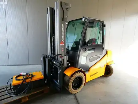 Eléctrica de 4 ruedas 2022  Jungheinrich EFG  S 50 (1)