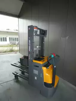 Hochhubwagen 2022  Jungheinrich EJC 214 Z (2)