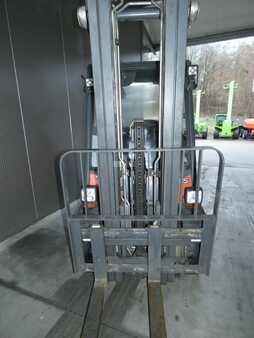 Treibgasstapler  Linde H 25 T - 01 (3)