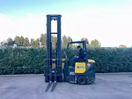 Chariots à mât rétractable 2020  Aisle Master AM20SHE (1)