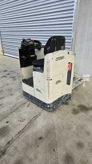 Nízkozdvižný vozík se sedadlem pro řidiče 2013  Crown RT 3520 (4)