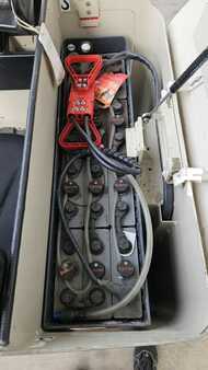 Nízkozdvižný vozík se sedadlem pro řidiče 2013  Crown RT 3520 (5)