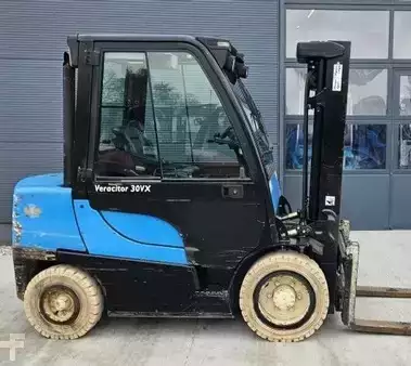Dieselstapler 2015  Yale GDP 30VX (2)