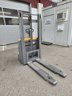 Pallet Stackers 2019  Jungheinrich EJC 110 (1)