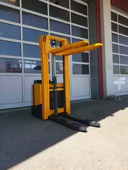 Hochhubwagen 2015  Jungheinrich ERC 214Z (4)