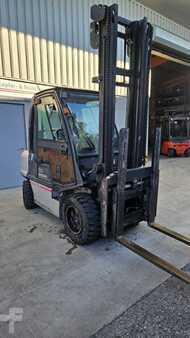 Dieselstapler 2009  Nissan YG1D2A30Q (1)
