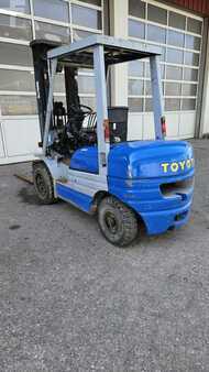 Dízel targoncák 1995  Toyota 02 6FDF 30 (5)