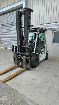 Dízel targoncák 2015  Unicarriers YG1D2A30Q (1)