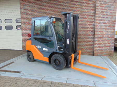 LPG Forklifts 2014  Toyota 02-8FGF25 (3) 