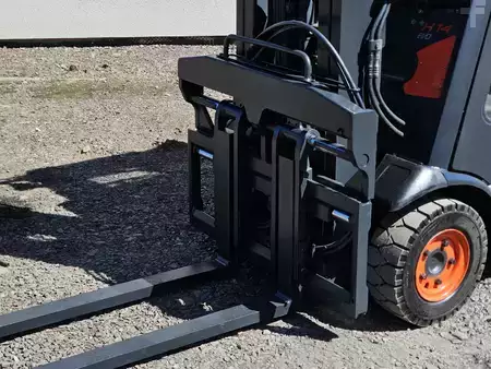 Carretilla elevadora GLP 2020  Linde H14T-01 Triplex (3)