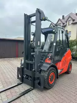 Empilhador a gás 2019  Linde H45T-02 (1)