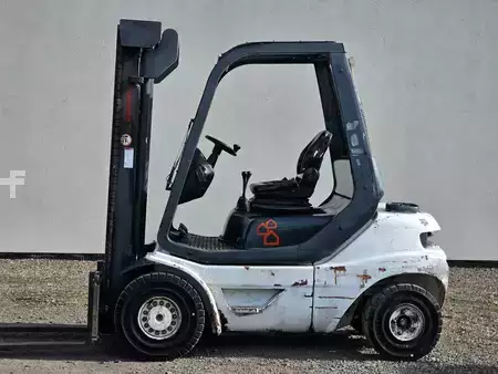 Wózki widłowe diesel 2000  Linde H25D-03 (3)