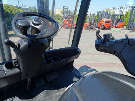 Carrello elevatore diesel 2017  Linde H25D-02 (4)