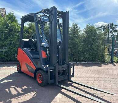 LPG Forklifts 2018  Linde H16T-01 (7)