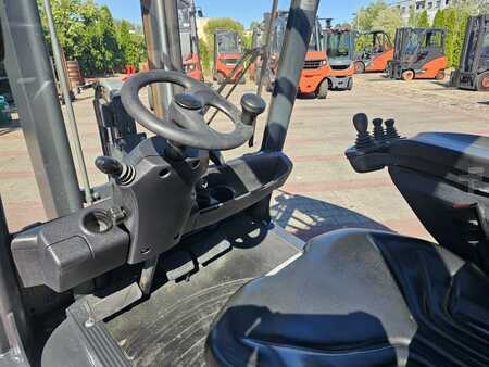 Diesel heftrucks 2012  Linde H25D-01 (11)