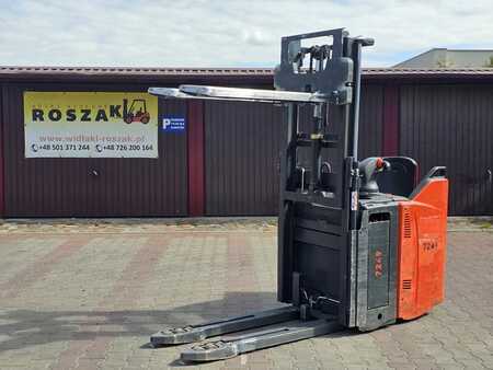 Wózek wysokiego podnoszenia 2016  Linde D12SP (1)