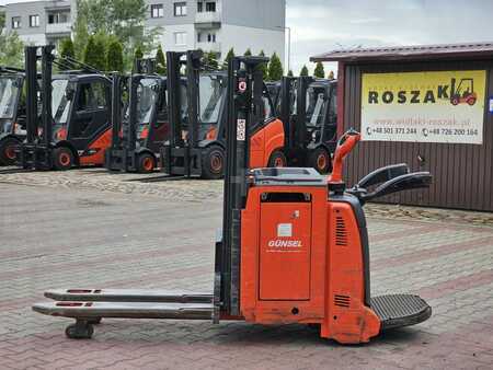 Wózek wysokiego podnoszenia 2016  Linde D12AP Triplex (2)