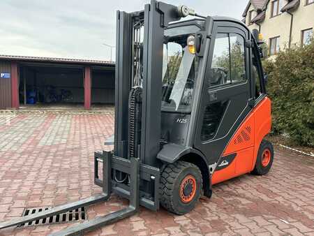 Gas truck 2016  Linde H25T-02 (1)