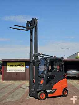 Gázüzemű targoncák 2018  Linde H16T-01 (9)