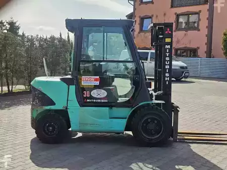 Carretilla elevadora diésel 2001  Mitsubishi FD30K (9)