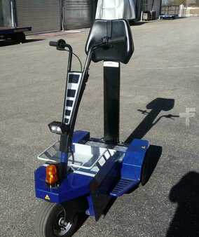 Rebocador 2023 Multi-Trans Elektro-Stehschlepper (2)