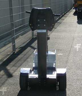 Rebocador 2023 Multi-Trans Elektro-Stehschlepper (4)