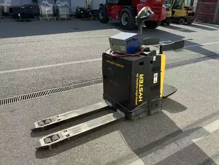 Porta-paletes elétrico 2020  Hyster P 2.0SFBW (3)
