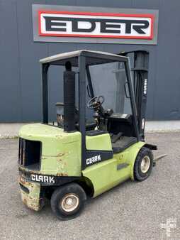 Diesel Forklifts 1999  Clark CDP 25 - Verkauf im IST-Zustand (2)