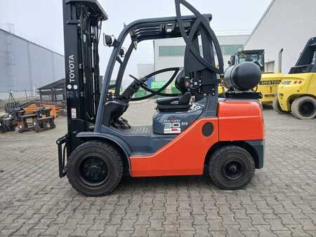 LPG VZV 2011  Toyota 02-8FGF30 - eben eingetroffen ! (1)