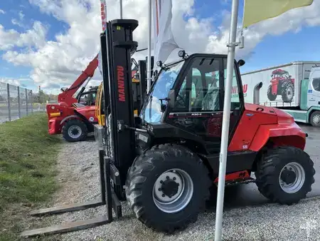 Chariots élévateurs tout terrain 2024  Manitou M 50-4DSTSS1EU (1)