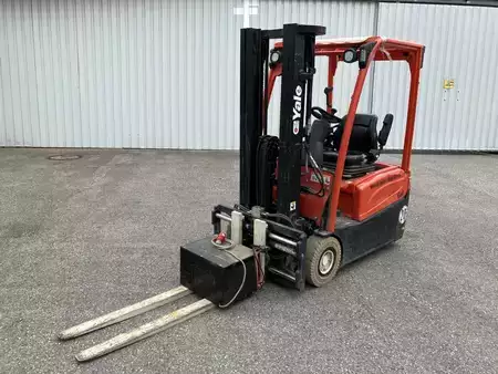 Electric - 3 wheels 2015  Yale ERP 16VT (1)