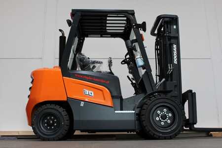 Diesel Forklifts 2022  Doosan D30NXP (4)