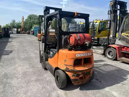 Gas truck 2011  Doosan G25E-5 (4)