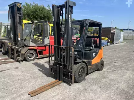 Gas truck 2011  Doosan G25E-5 (5)