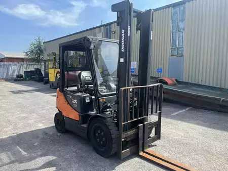 Gas truck 2011  Doosan G25E-5 (6)