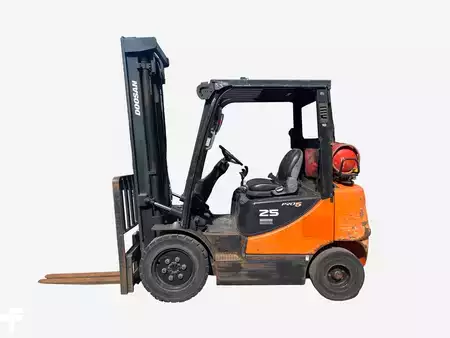 LPG VZV 2011  Doosan G25E-5 (1)