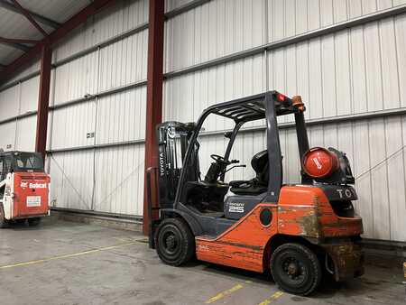 LPG Forklifts 2016  Toyota 02-8FGF25 (3) 