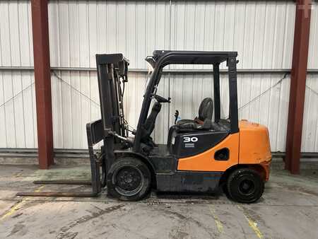 Empilhador diesel 2015  Doosan D30S-5 (1)