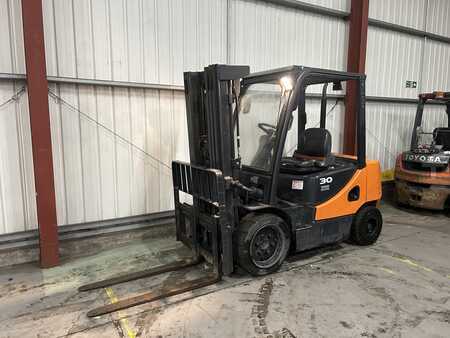 Empilhador diesel 2015  Doosan D30S-5 (2)