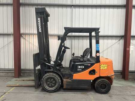 Empilhador diesel 2010  Doosan D30S-5 (1)