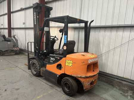 Carrello elevatore diesel 2010  Doosan D30S-5 (3)