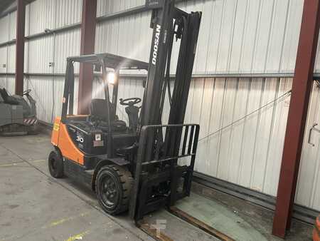 Carrello elevatore diesel 2010  Doosan D30S-5 (4)