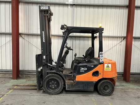 Carrello elevatore diesel 2012  Doosan D30S-5 (1)