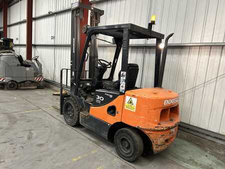 Chariot élévateur diesel 2012  Doosan D30S-5 (3)