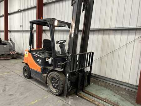 Chariot élévateur diesel 2012  Doosan D30S-5 (4)